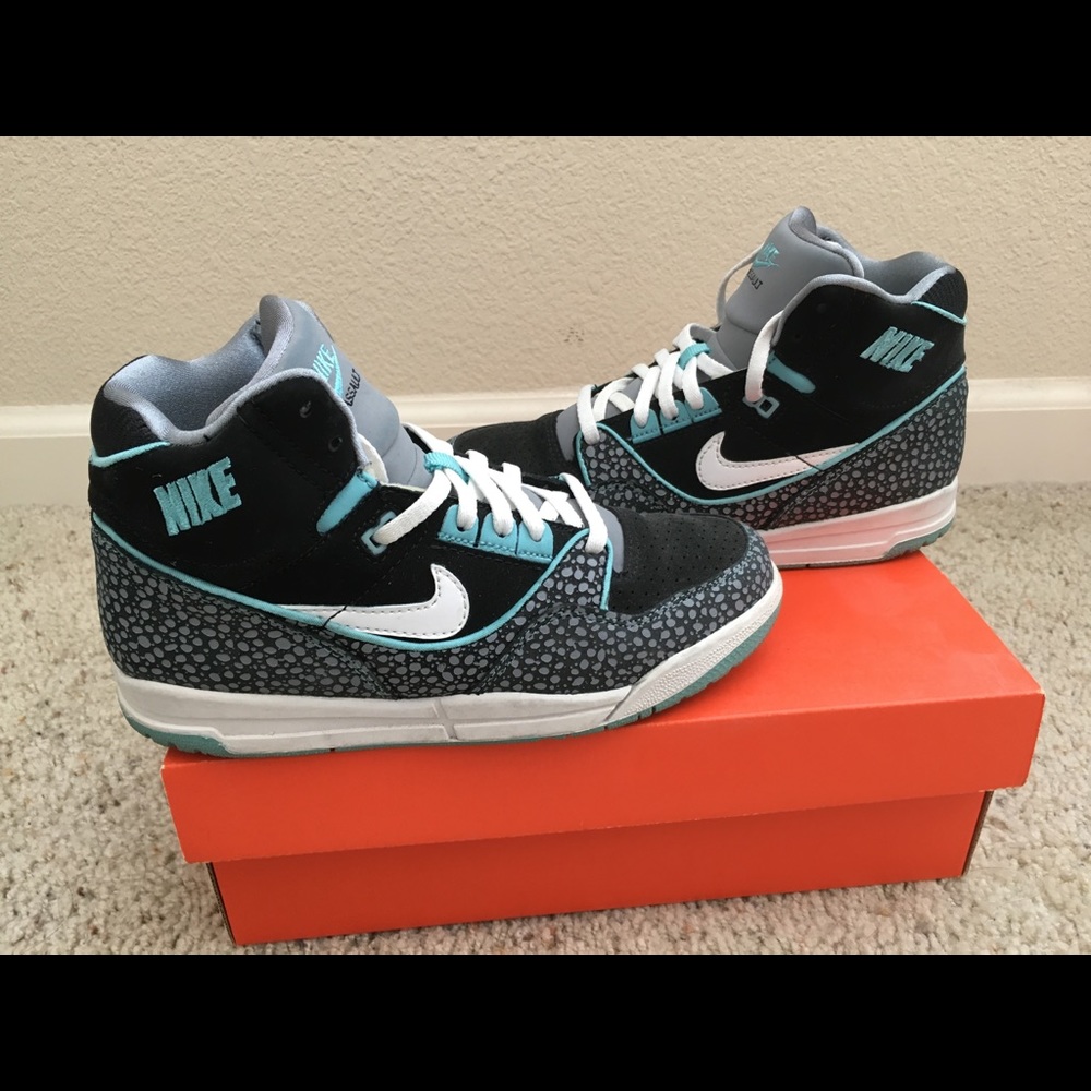 Nike Assault High Top Sneakers - 2.5Y